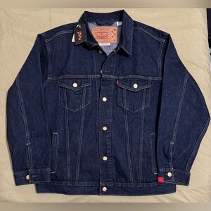 Levi’s Lunar New Year Men’s Relaxed Fit Denim Trucker Jacket Size Large NWT